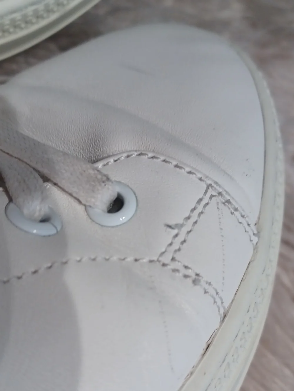 Lola Cruz White Leather Sneakers With Rhinestones